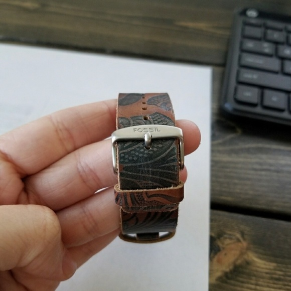 Leather Fossil Watch - Picture 3 of 7